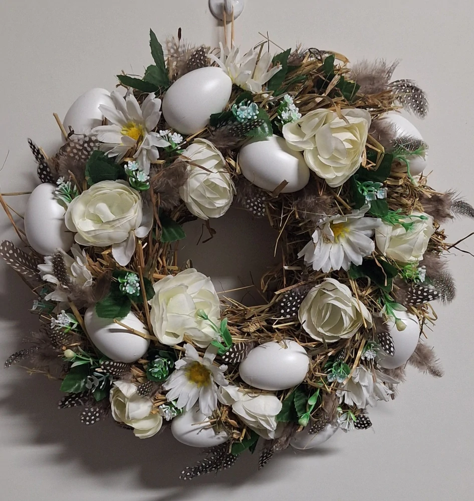 Ručně tvořený velikonoční věnec v bílé eleganci 35 cm ph5246