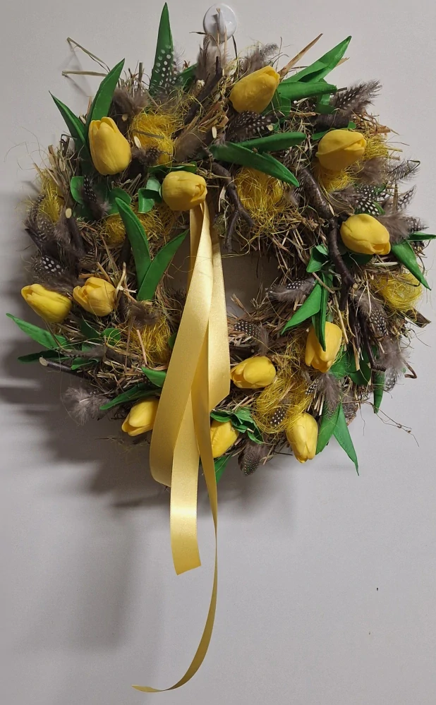 Ručně tvořený velikonoční věnec se žlutými tulipány 35 cm ph5248
