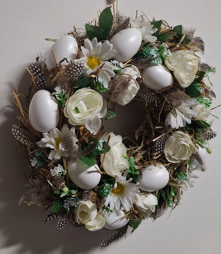 Ručně tvořený velikonoční věnec v bílé eleganci 35 cm ph5246