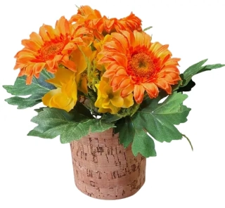 Umělá květina v květináči