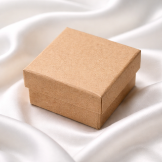 Přírodní dárková krabička na šperky 5×5 cm – kraft